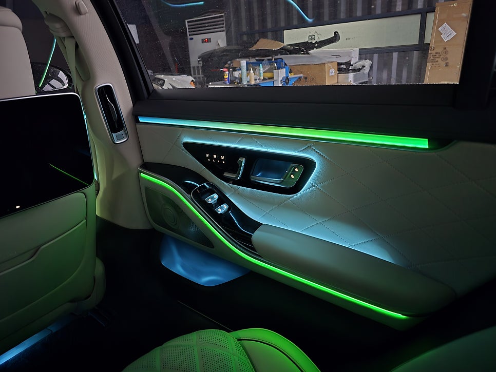 벤츠S500 - 액티브 엠비언트,4d부메스터,천장부메스터 3종시공으로 럭셔리한 실내 인테리어 완성 !!!