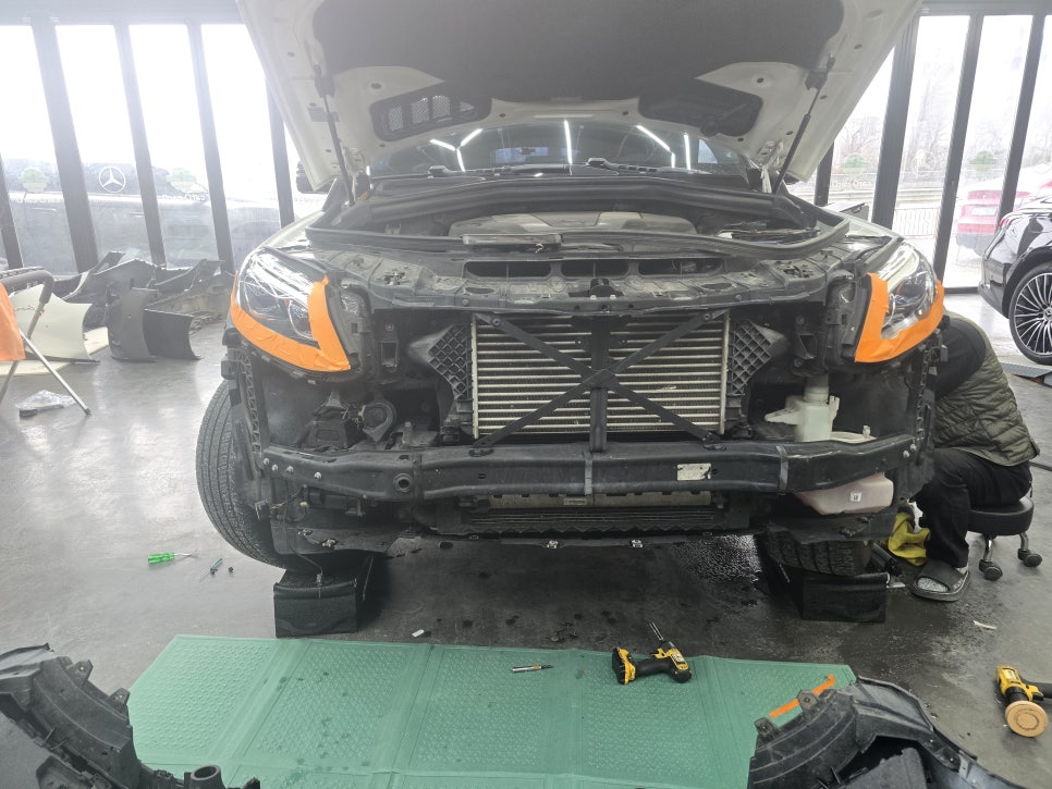 벤츠 w166 gle - 63 스타일 프론트 범퍼 사고수리