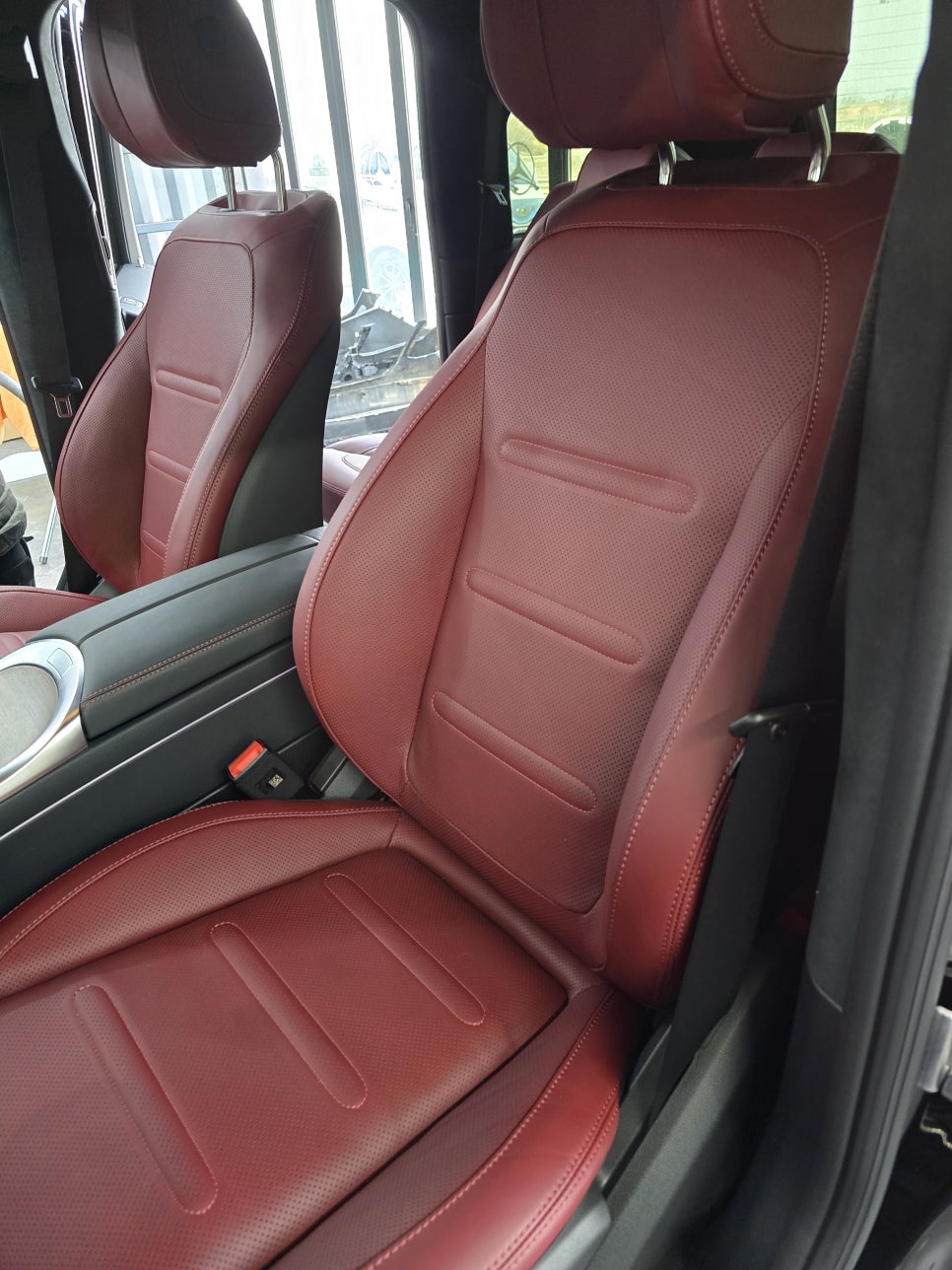 벤츠 G450d - 통풍 시트 및 후방 블랙박스 카메라 장착
