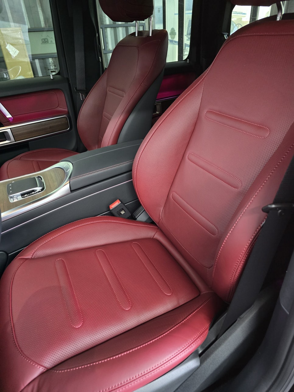 벤츠 G450d - 통풍 시트 및 후방 블랙박스 카메라 장착
