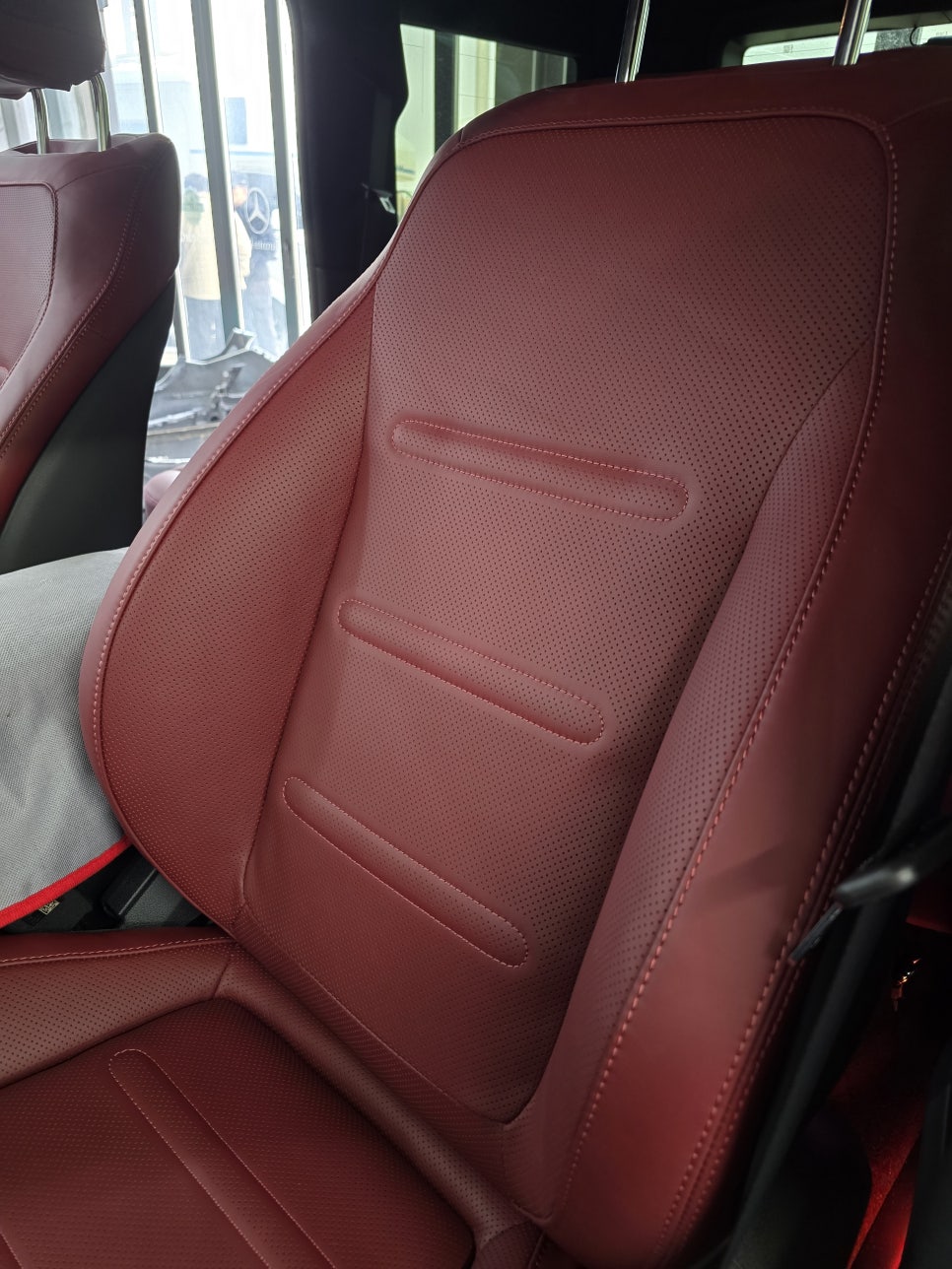 벤츠 G450d - 통풍 시트 및 후방 블랙박스 카메라 장착