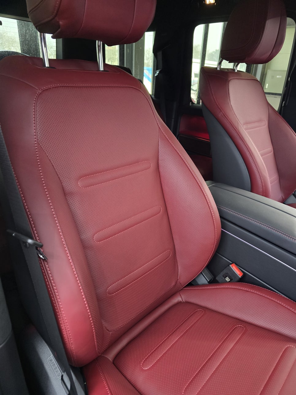 벤츠 G450d - 통풍 시트 및 후방 블랙박스 카메라 장착