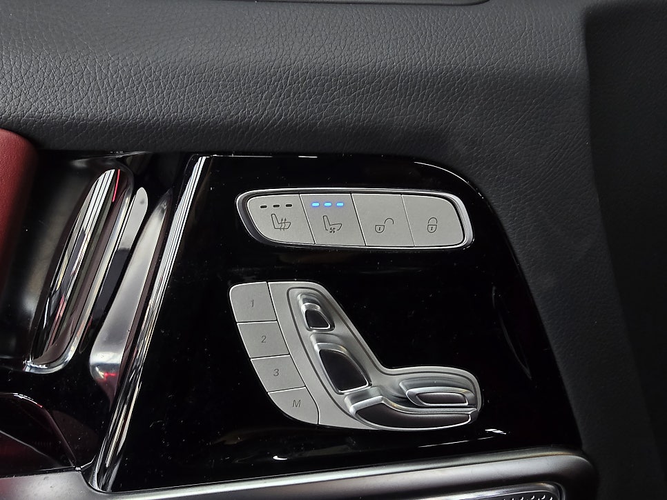 벤츠 G450d - 통풍 시트 및 후방 블랙박스 카메라 장착