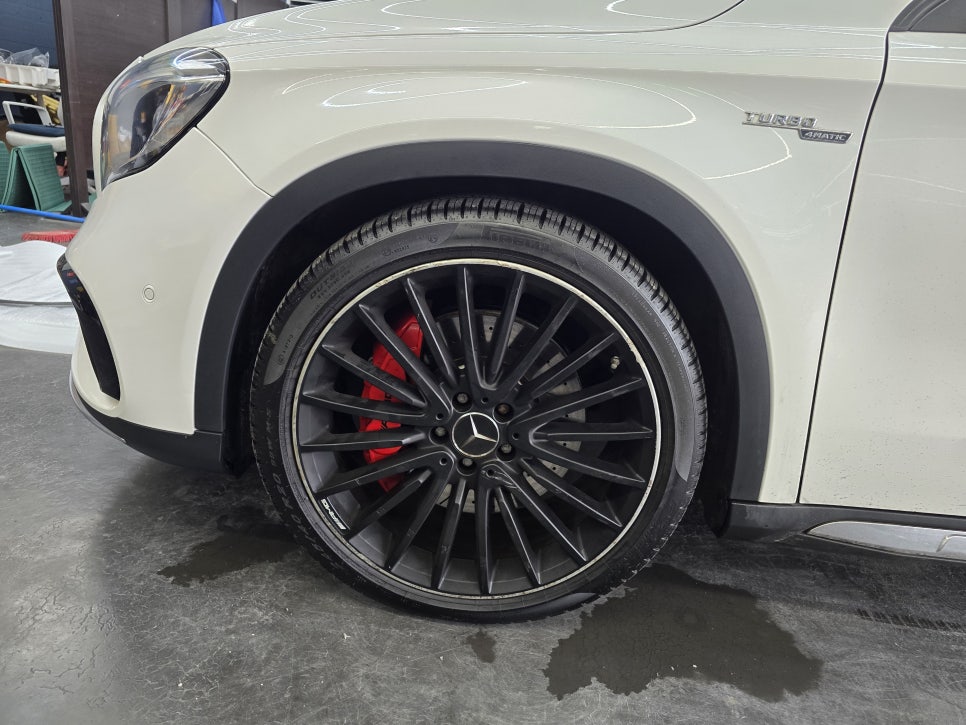 벤츠 gla45 - 휀다몰딩 벌어짐으로 인해 교체