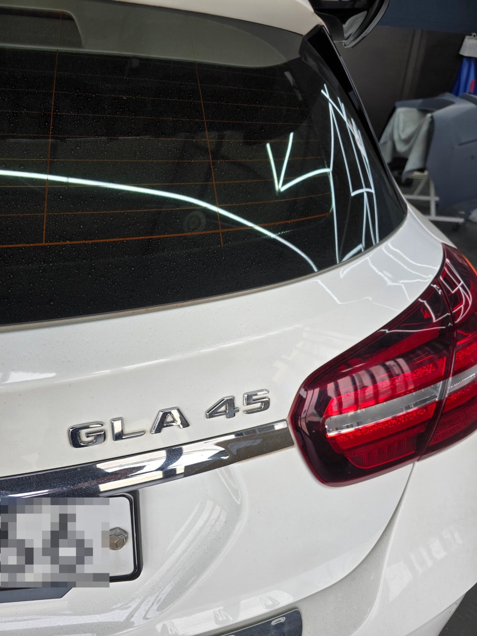 벤츠 gla45 - 휀다몰딩 벌어짐으로 인해 교체