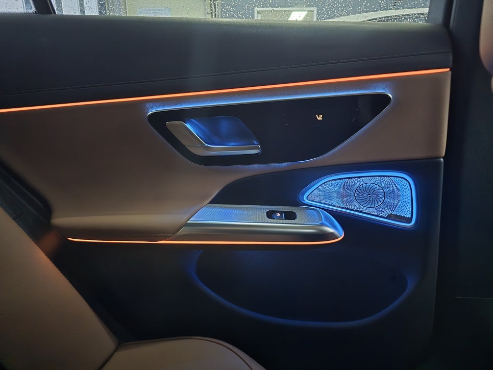 벤츠 E클래스 e200 - 4d 부메스터, 미드레인지 엠비언트 " 신형 출고시 필수 튜닝템 !!"