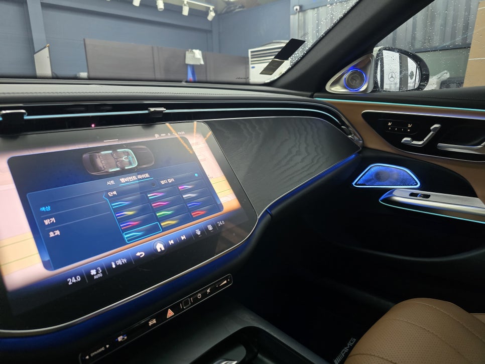 벤츠 E클래스 e200 - 4d 부메스터, 미드레인지 엠비언트 " 신형 출고시 필수 튜닝템 !!"