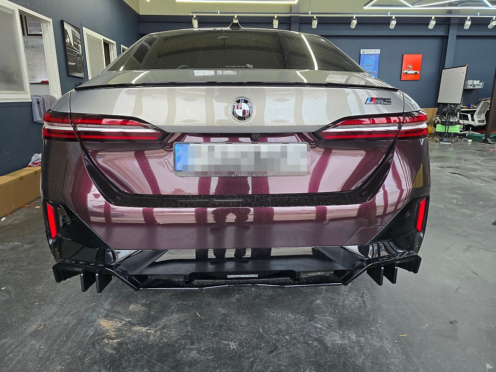bmw G60 m5 퍼포먼스 바디킷!! 랩핑 시공으로 미도장 출고!