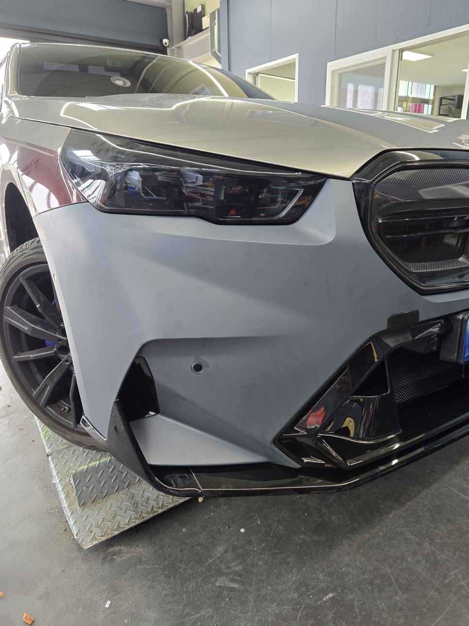 bmw G60 m5 퍼포먼스 바디킷!! 랩핑 시공으로 미도장 출고!