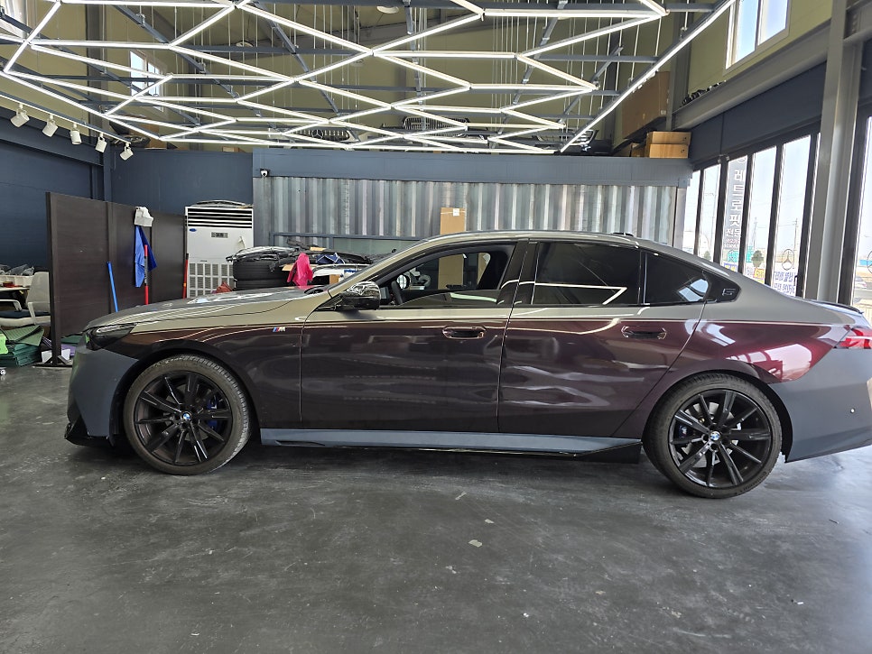 bmw G60 m5 퍼포먼스 바디킷!! 랩핑 시공으로 미도장 출고!