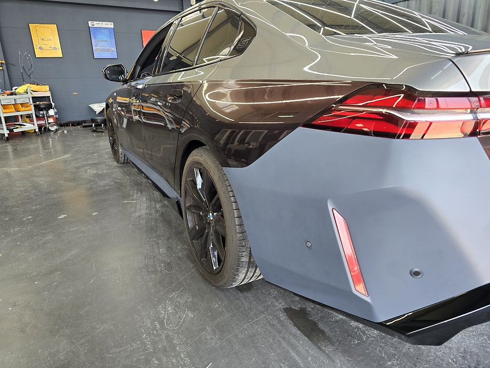 bmw G60 m5 퍼포먼스 바디킷!! 랩핑 시공으로 미도장 출고!