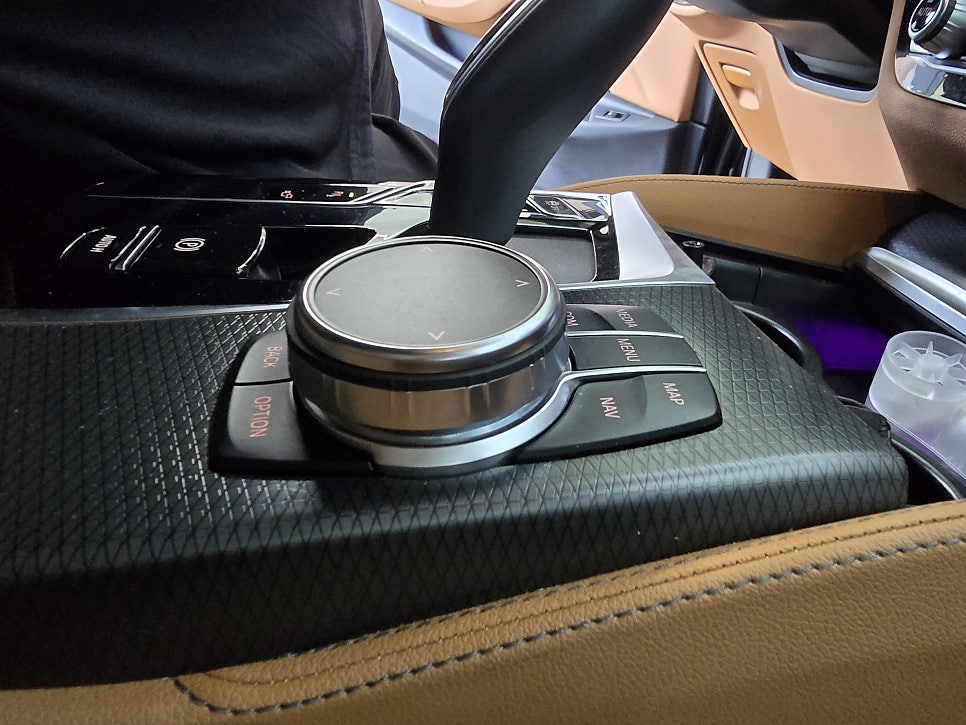 BMW g30 5시리즈 - 크리스탈 3종 " 올드한 실내를 세련되게~"