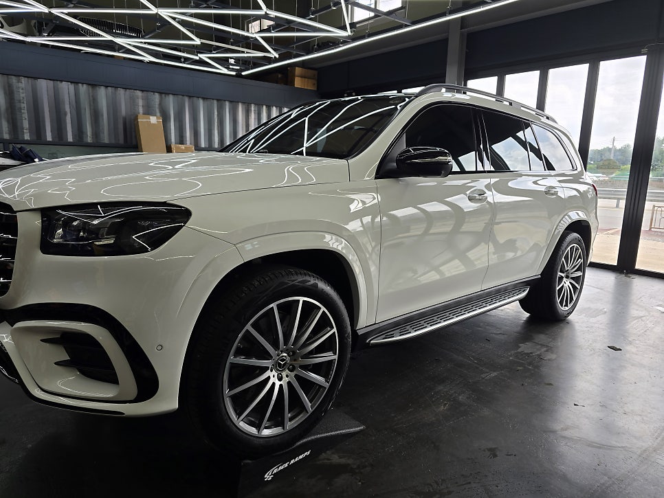 벤츠 gls450 - 마이바흐st 전동 사이드스텝 " 디자인과 편의성 두마리 토끼를 한번에 ~~ "