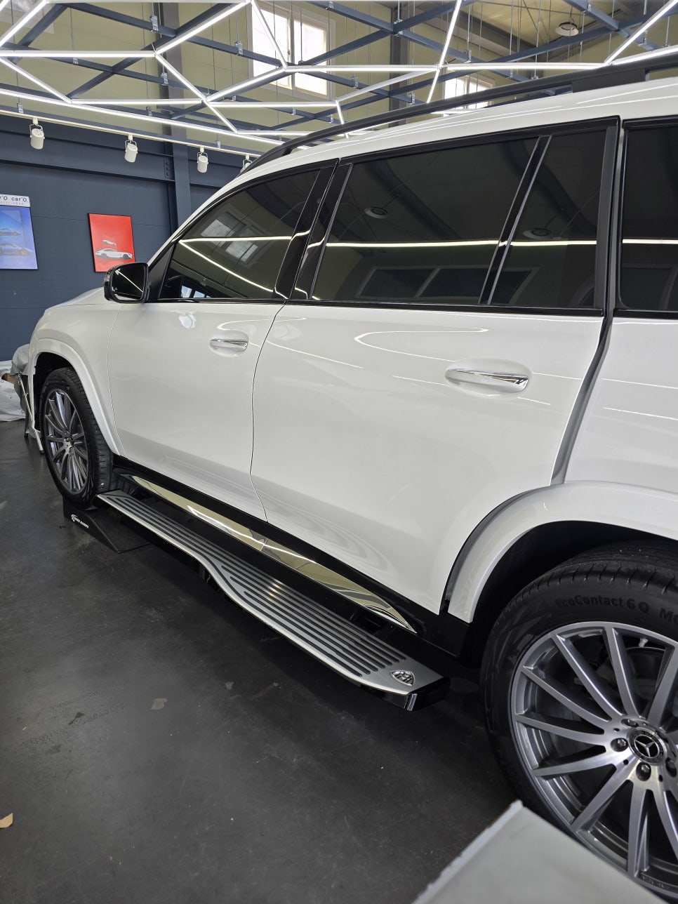 벤츠 gls450 - 마이바흐st 전동 사이드스텝 " 디자인과 편의성 두마리 토끼를 한번에 ~~ "