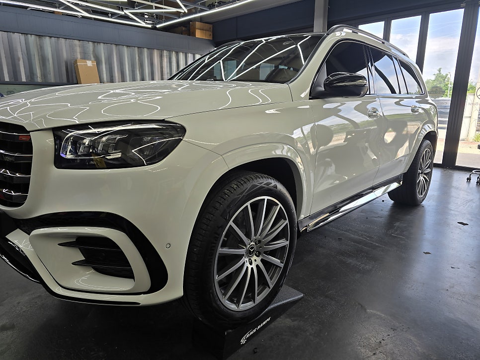 벤츠 gls450 - 마이바흐st 전동 사이드스텝 " 디자인과 편의성 두마리 토끼를 한번에 ~~ "