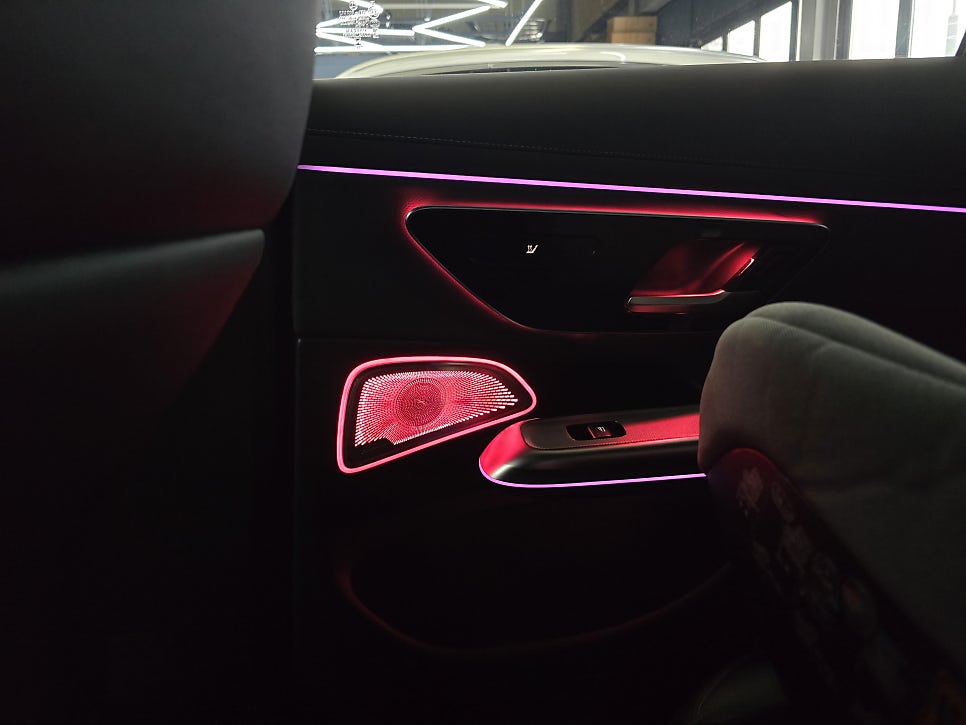 벤츠 W214 E300 - 4d 부메스터, 미드레인지 엠비언트  " 나만의 특별한 실내 "