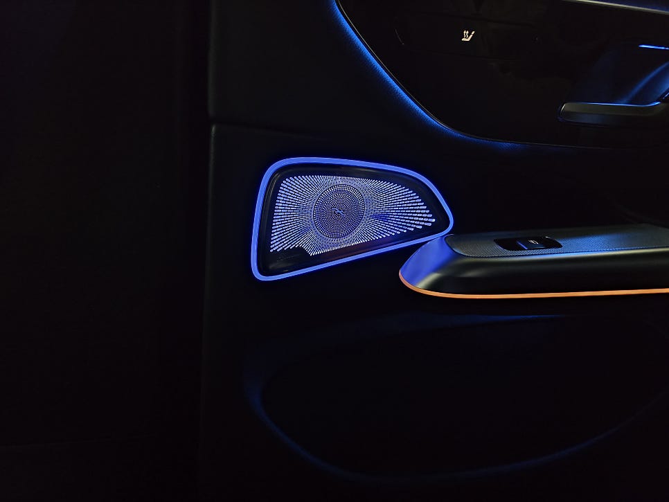벤츠 W214 E300 - 4d 부메스터, 미드레인지 엠비언트  " 나만의 특별한 실내 "