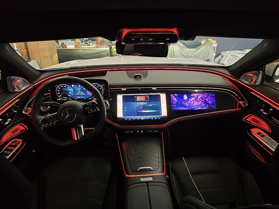 벤츠 W214 E300 - 4d 부메스터, 미드레인지 엠비언트  " 나만의 특별한 실내 "