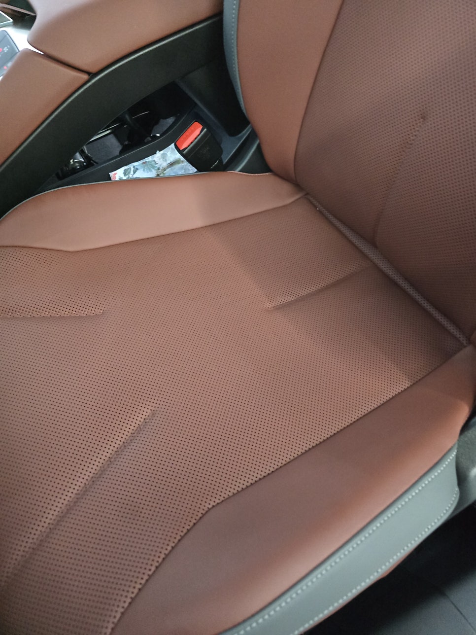 BMW ix3 노이에 클라쎄 - 통풍 시트 " 쾌적한 드라이빙을 위한 필수 선택 "