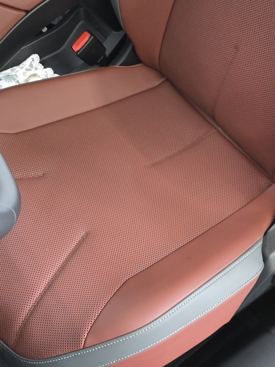 BMW ix3 노이에 클라쎄 - 통풍 시트 " 쾌적한 드라이빙을 위한 필수 선택 "