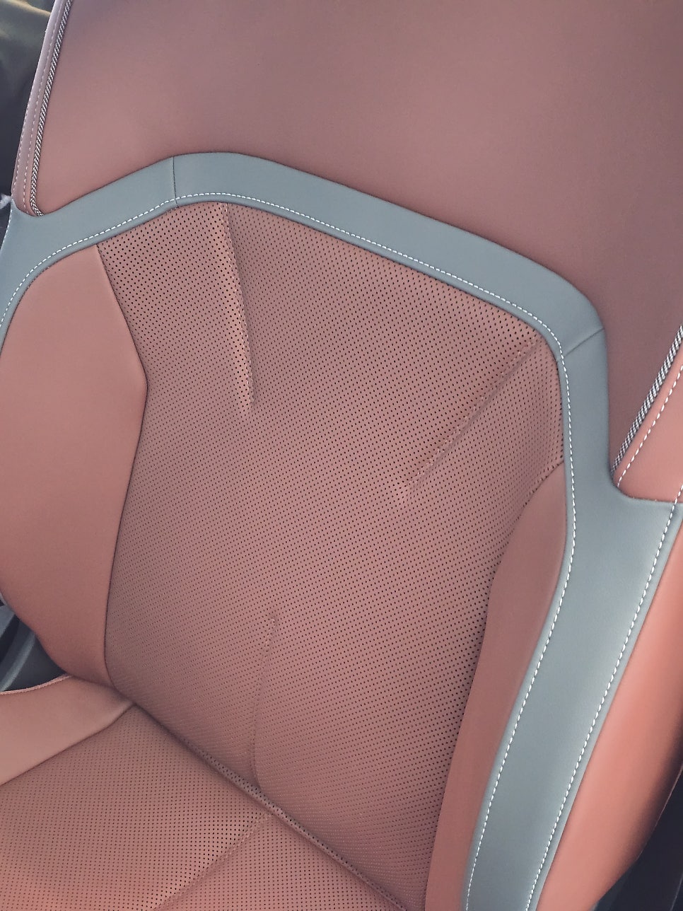 BMW ix3 노이에 클라쎄 - 통풍 시트 " 쾌적한 드라이빙을 위한 필수 선택 "