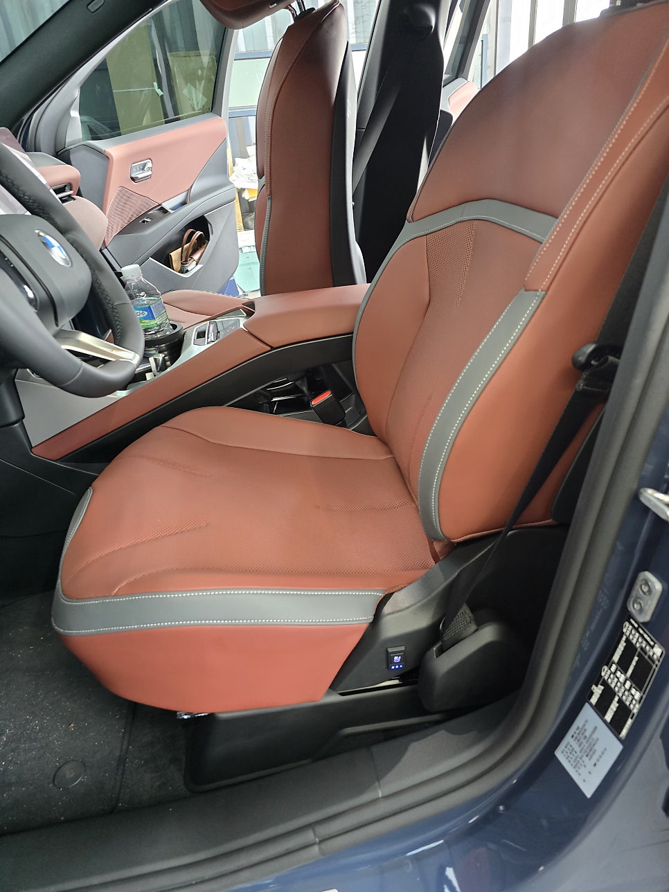 BMW ix3 노이에 클라쎄 - 통풍 시트 " 쾌적한 드라이빙을 위한 필수 선택 "