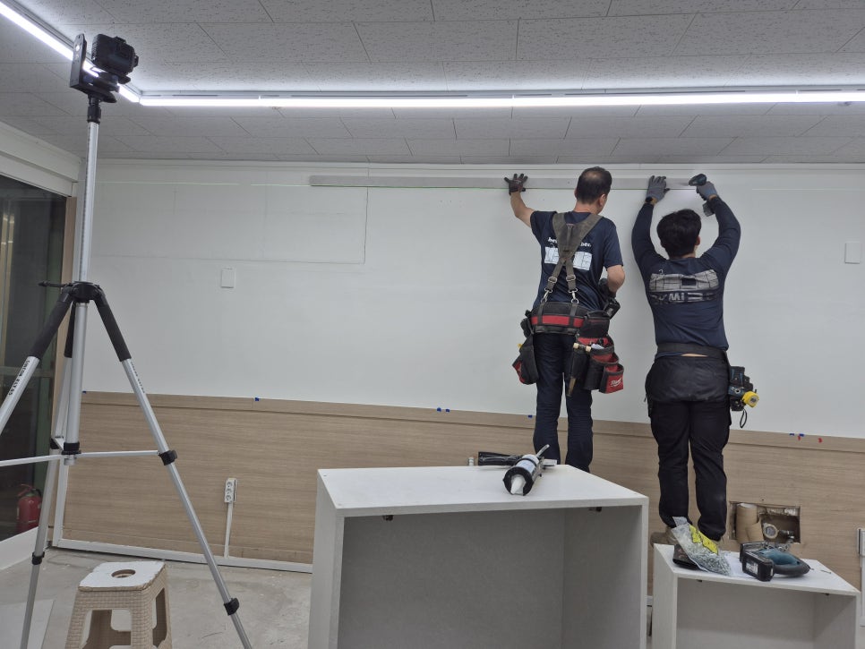 부평구 상가 인테리어, 빈 상가에서 무인라면카페로, 수도 이설부터 간판 설치까지 완성!