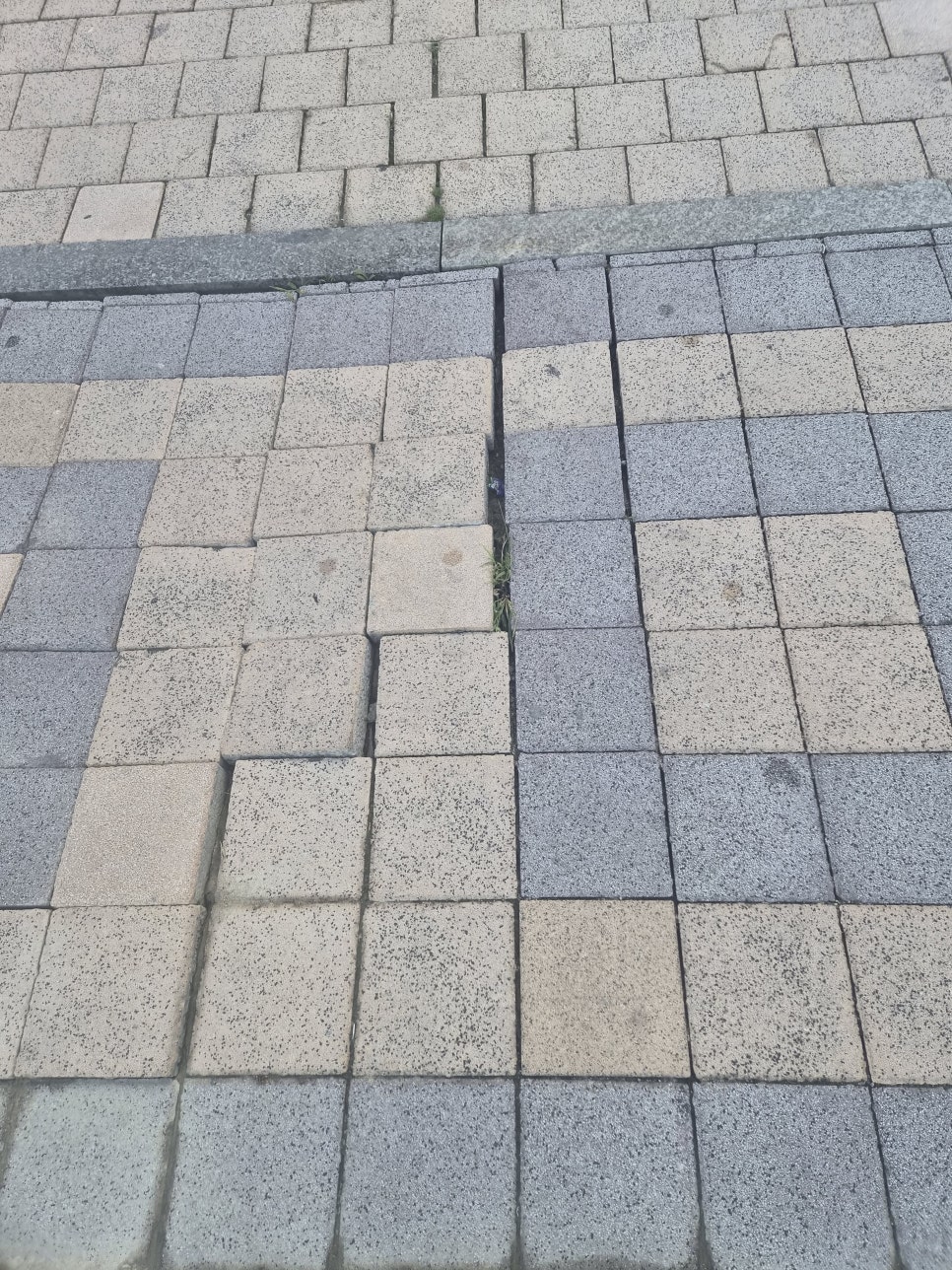 인천 보도블럭 보수 공사 주차장 입구 침하된 부분 재시공