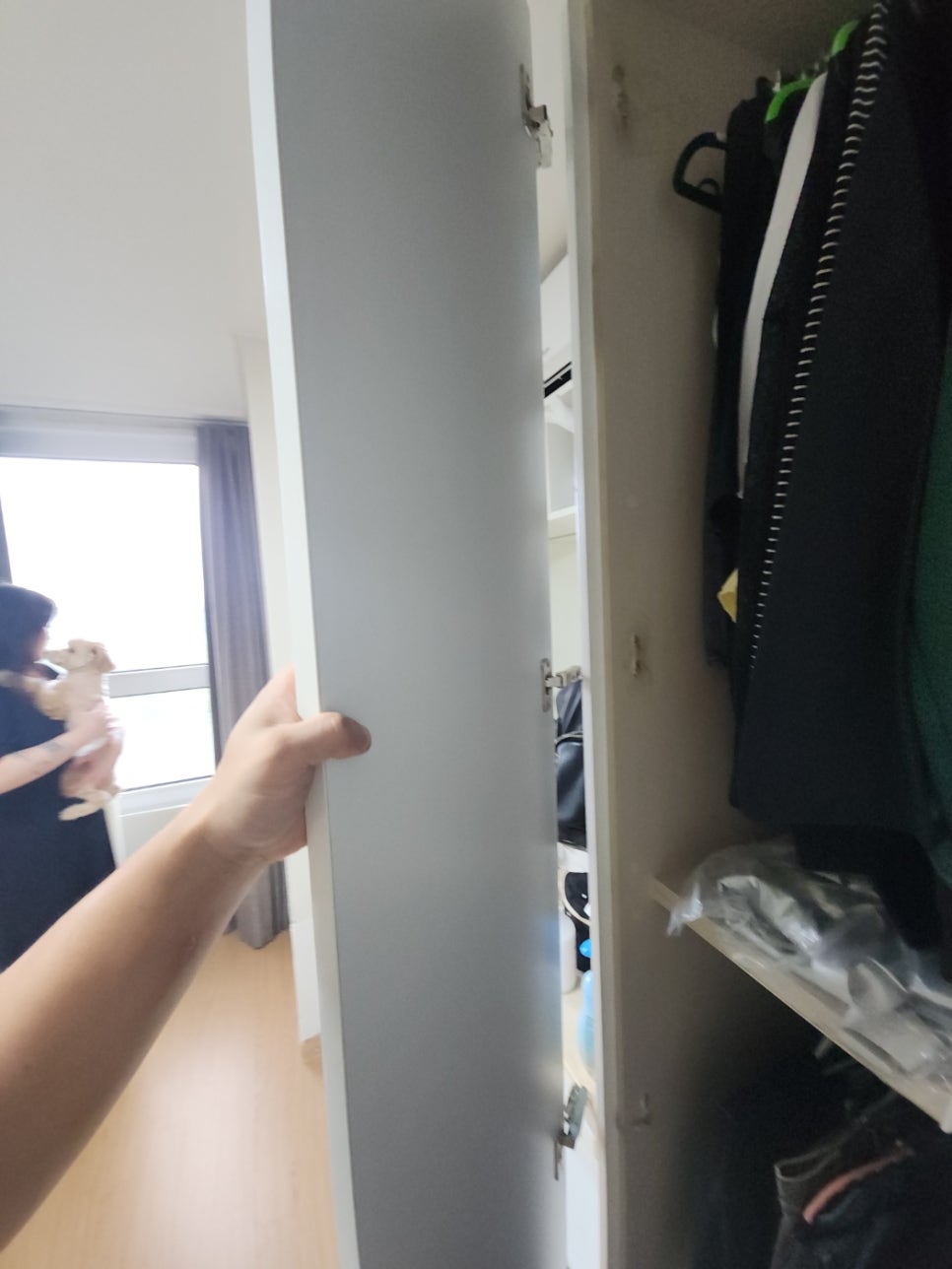 양천구 붙박이장 댐퍼 경첩 교체, 커진 나사 구멍 보강