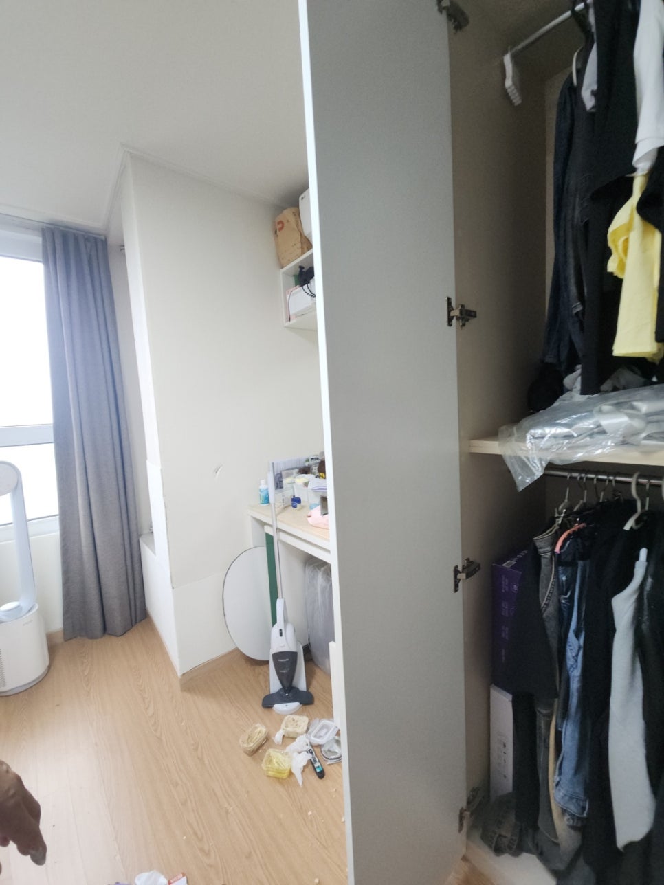 양천구 붙박이장 댐퍼 경첩 교체, 커진 나사 구멍 보강