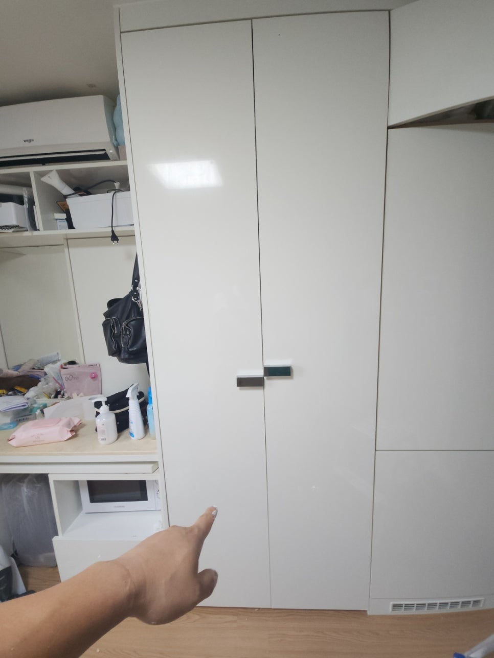 양천구 붙박이장 댐퍼 경첩 교체, 커진 나사 구멍 보강
