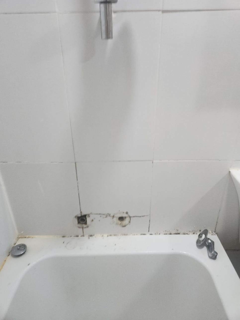 김포 운양동 욕조 샤워수전 물샘, 부식된 벽수전 교체