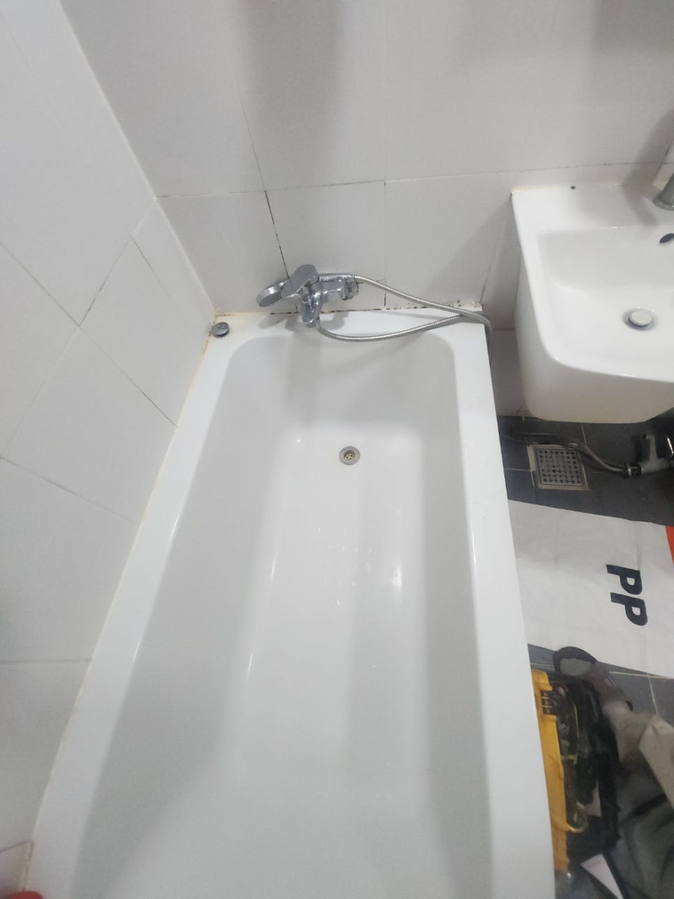 김포 운양동 욕조 샤워수전 물샘, 부식된 벽수전 교체