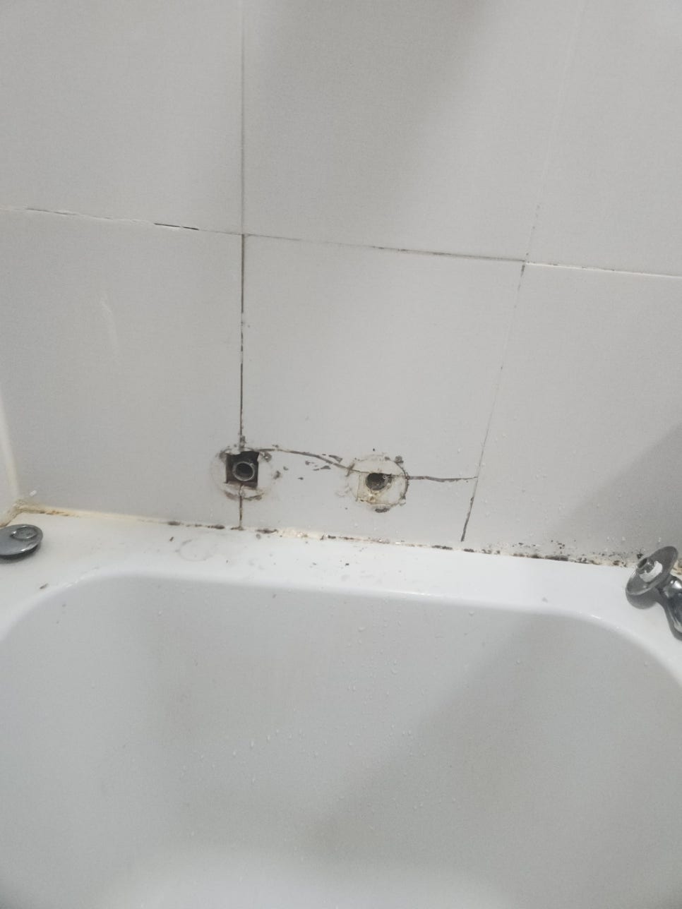 김포 운양동 욕조 샤워수전 물샘, 부식된 벽수전 교체