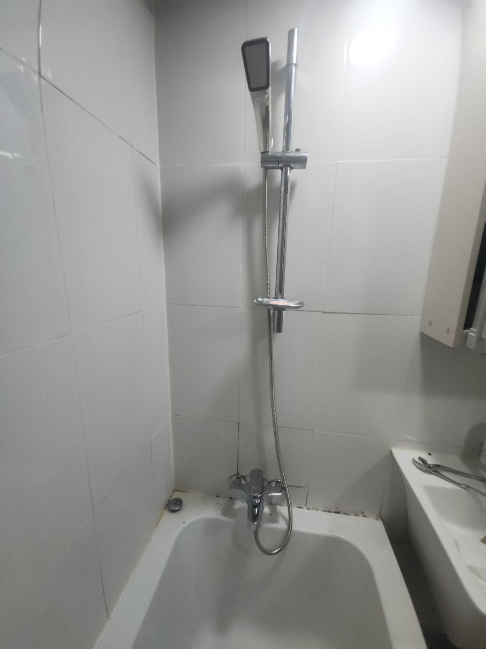 김포 운양동 욕조 샤워수전 물샘, 부식된 벽수전 교체