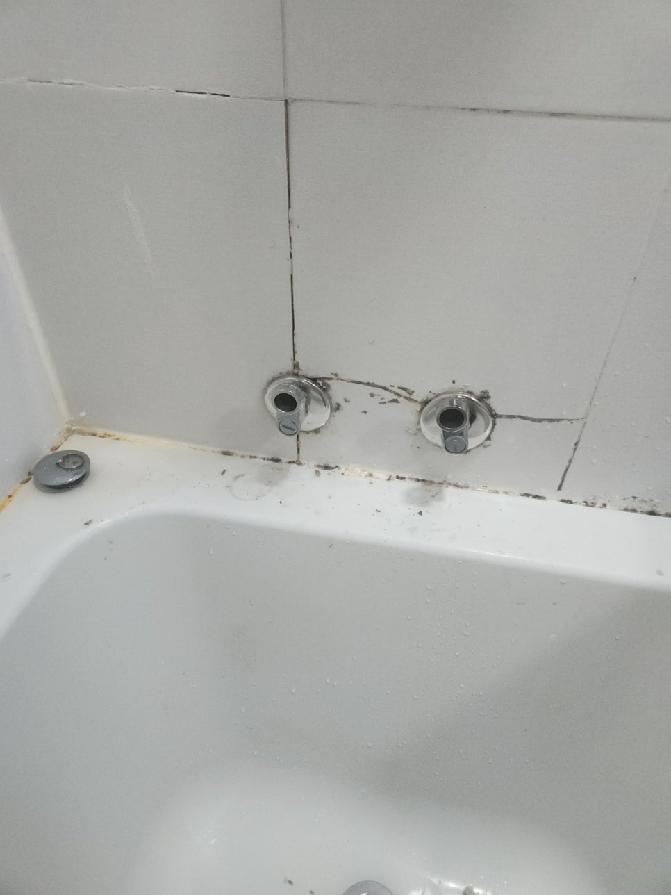 김포 운양동 욕조 샤워수전 물샘, 부식된 벽수전 교체