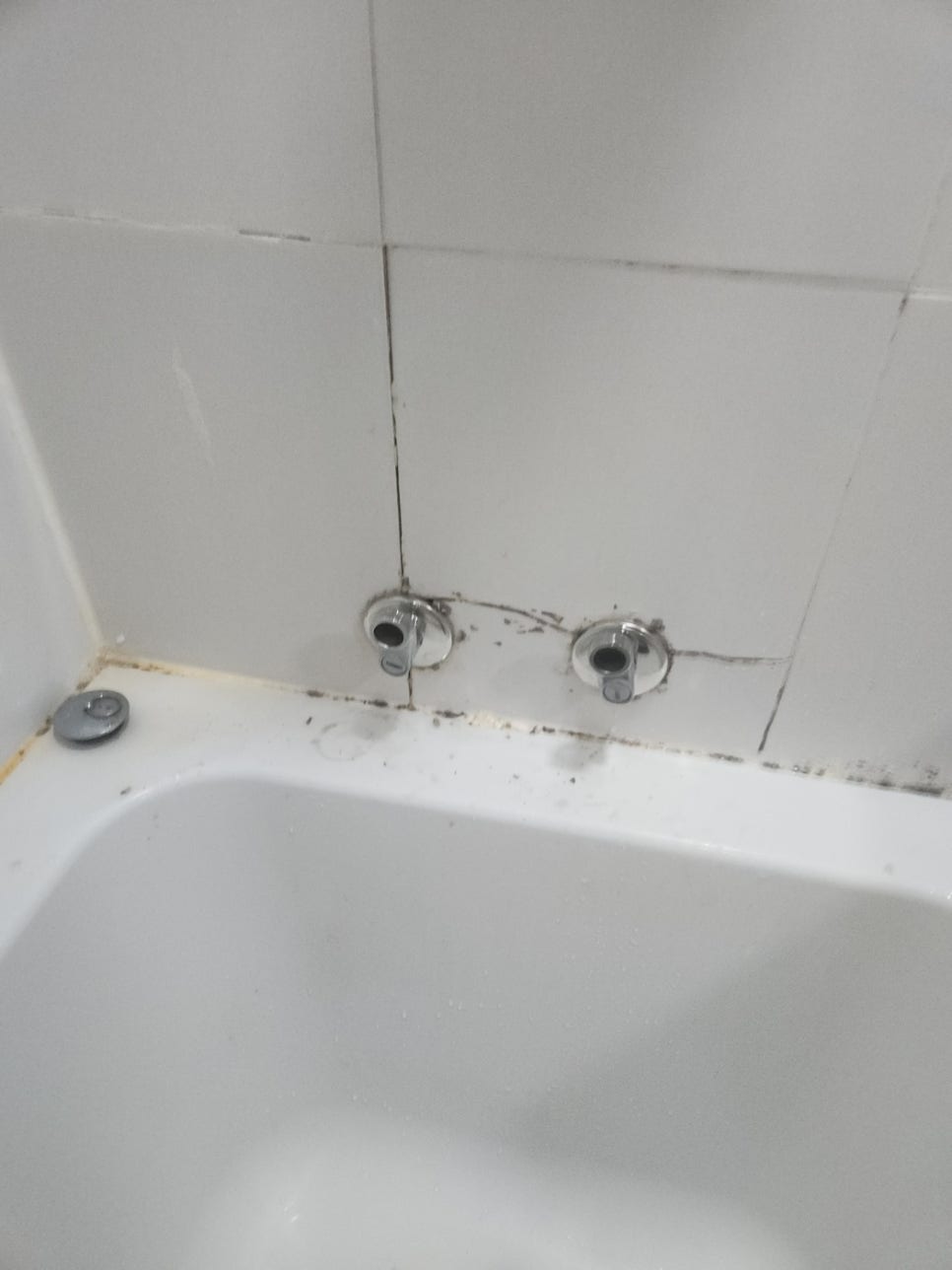 김포 운양동 욕조 샤워수전 물샘, 부식된 벽수전 교체