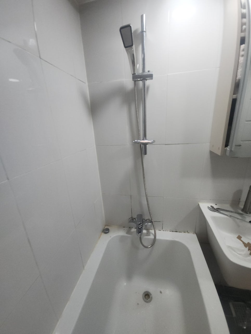김포 운양동 욕조 샤워수전 물샘, 부식된 벽수전 교체
