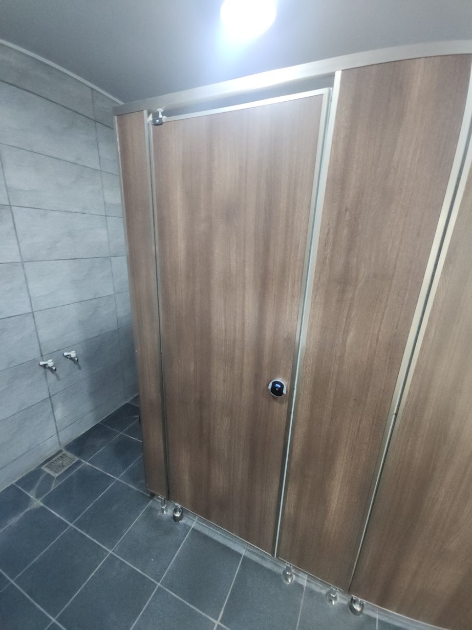 양천구 상가 화장실 문수리, 큐비클 힌지 교체