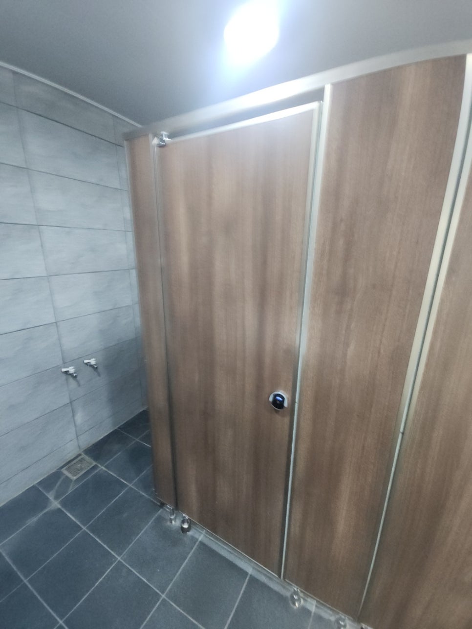 양천구 상가 화장실 문수리, 큐비클 힌지 교체