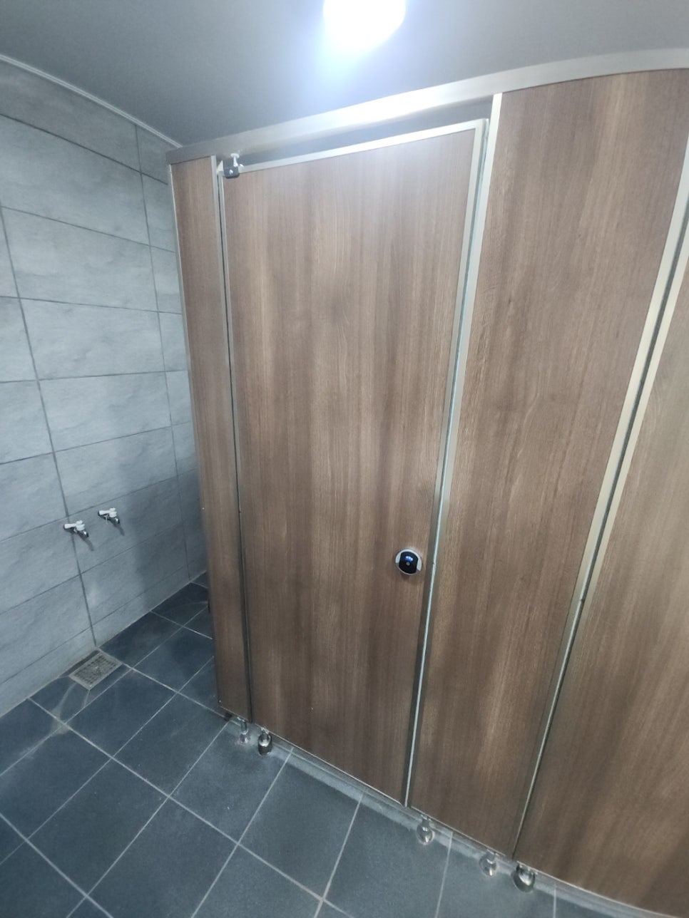 양천구 상가 화장실 문수리, 큐비클 힌지 교체