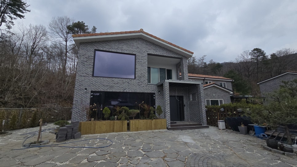같은 집인데 왜 다르게 보일까? 외장재가 만드는 차이