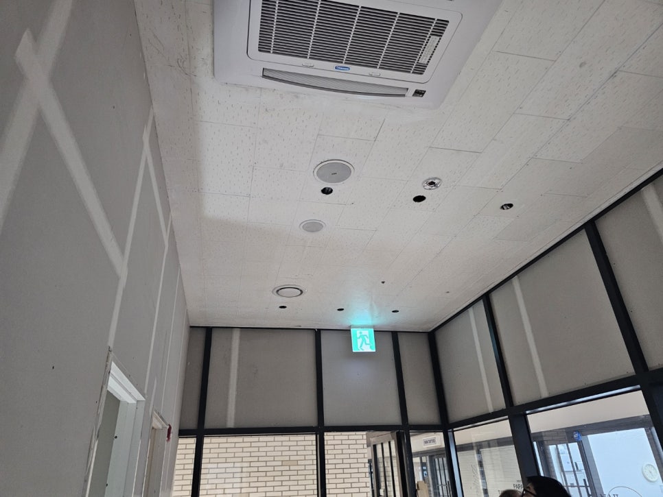 인천 남동구 상가 도배 및 데코타일 시공, 사후 관리까지 든든하게 책임져드립니다